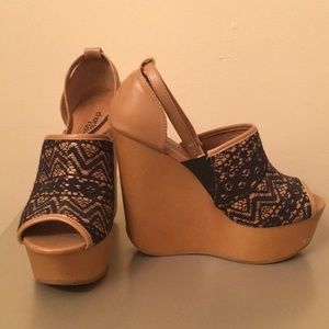 Tan and Black Wedges! Size 6